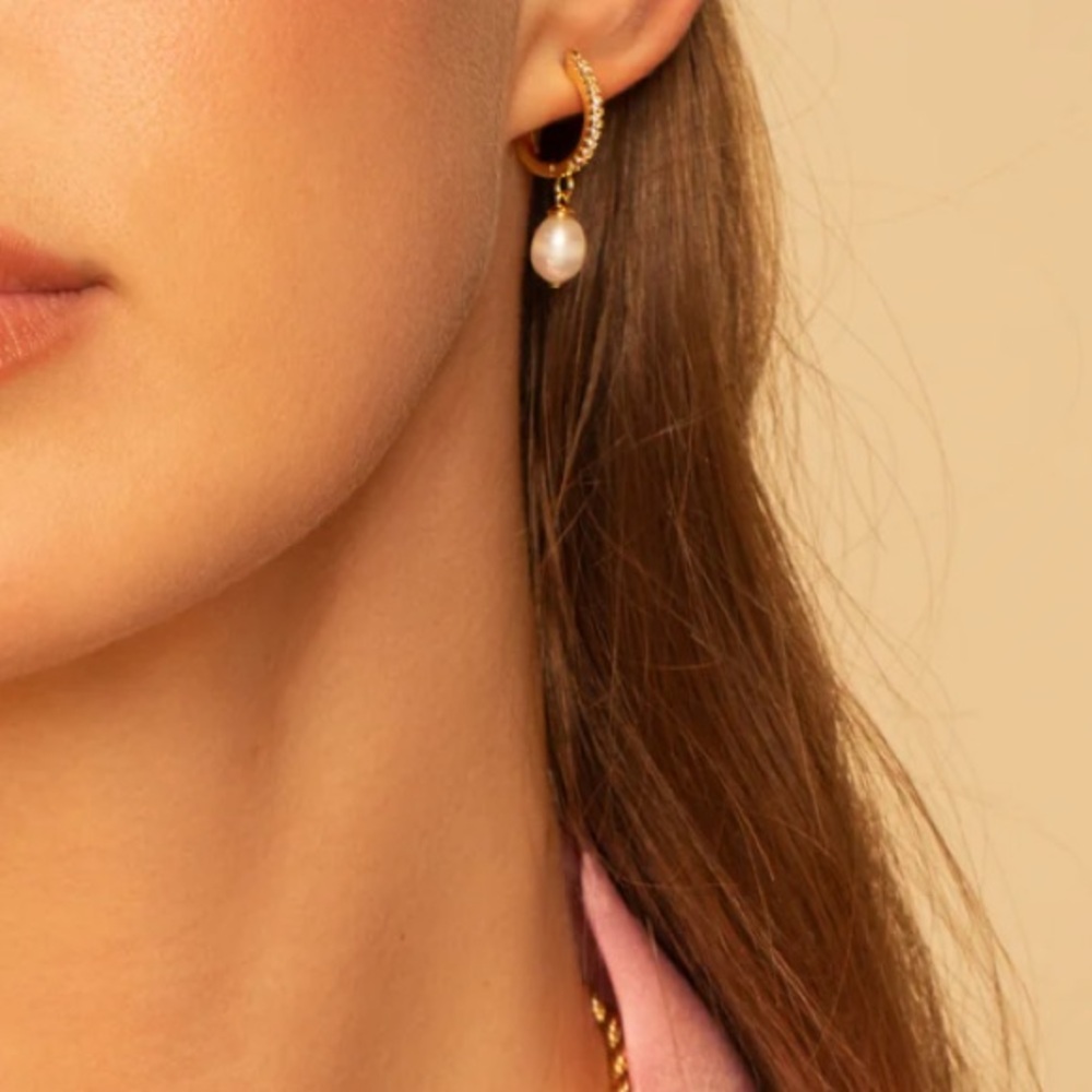 Leeada Effie Pearl drop earrings
